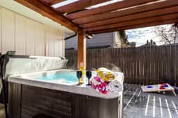 Spacious! Hot tub! | 10' to WW | Huge kitchen - Image 4