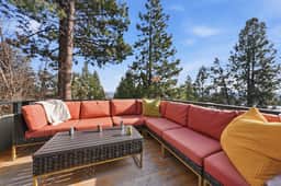 Executive Lodge w/ Hot Tub & Views, Bend - Image 3