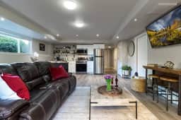 Wine Country King Suite · Full Kitchen & Laundry - Image 3