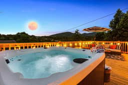 Geodome, Hot Tub + Arcade 15m Asheville | Sleeps20 - Image 3