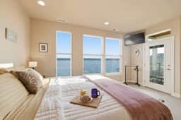Waterfront Home with Amazing Views of Mt Rainier - Image 4