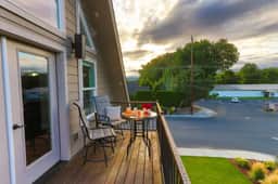 Bright Loft Near Wineries & Park | Sleeps 6 - Image 2