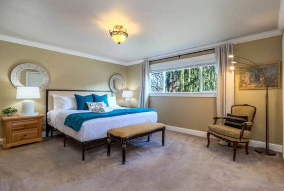 Hot Tub & Fireplace · 4 King Suites · 2 Kitchens - Image 5