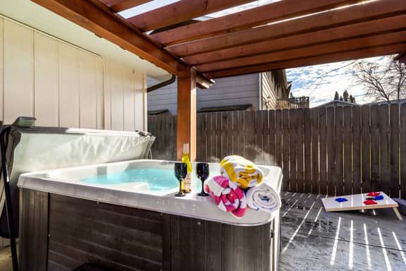 Spacious! Hot tub! | 10' to WW | Huge kitchen - Image 4