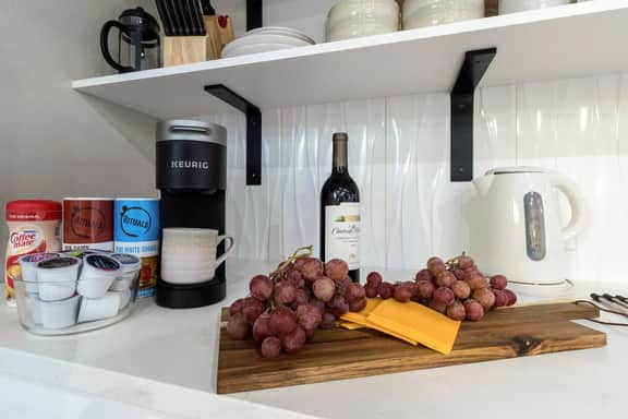 Wine Country King Suite · Full Kitchen & Laundry - Image 5