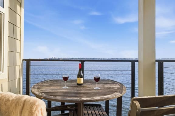 Waterfront Home with Amazing Views of Mt Rainier - Image 1