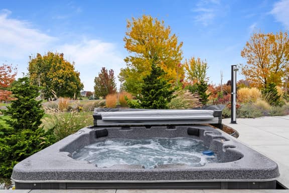 Wine Country Hot Tub Guesthouse | Bike to Wineries - Image 1